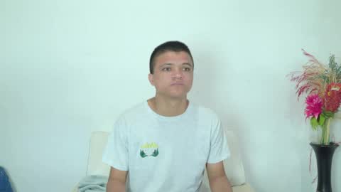 aly_n_sebas online show from April 22, 2:08 am