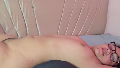 aly_n_sebas online show from June 5, 6:52 am