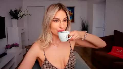 alymiss online show from June 4, 8:31 am