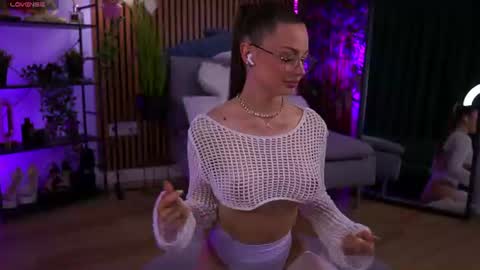 Alyse online show from July 3, 6:34 pm