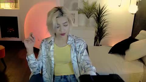 Alysia online show from September 8, 9:25 pm