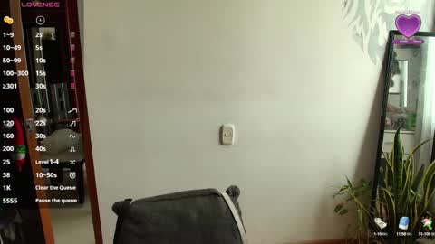 Snapshot of alyssia_wolds_1 chatting on October 6, 12:34 pm alyssia wolds online show from October 6, 12:34 pm
