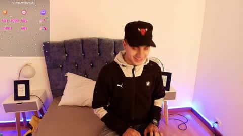 Amadeo Wild online show from December 4, 1:47 pm