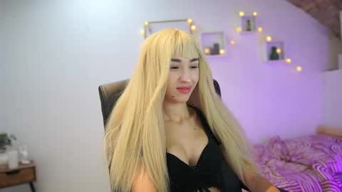 Amai  Liu online show from October 19, 6:01 pm