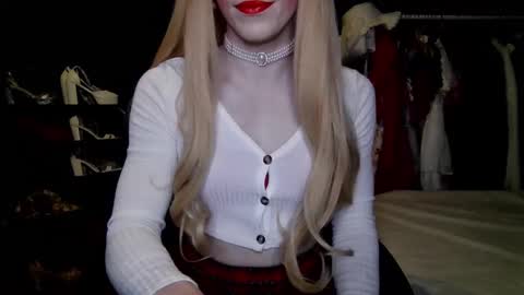 Snapshot of amaliecd chatting on September 11, 7:37 pm Amalie online show from September 11, 7:37 pm