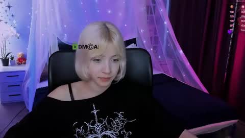 amanda_dark_ online show from May 1, 8:52 am