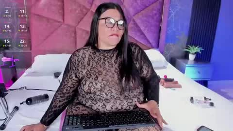 Amanda cruz online show from May 9, 1:11 am