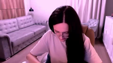 Izza online show from April 8, 1:36 pm