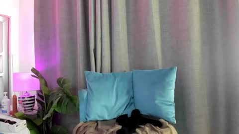   online show from March 3, 7:21 pm