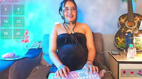 ambardevon_x online show from May 7, 8:26 pm