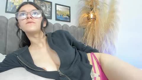 amber__hill__ online show from May 25, 2:45 pm
