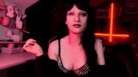 DEMONESS AMBER 666 online show from May 23, 3:35 am
