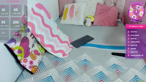 Snapshot of amelia_petite chatting on October 13, 7:38 pm Amelia online show from October 13, 7:38 pm