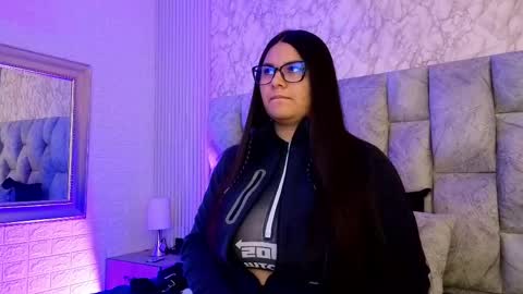 AMELIA CASTELL  online show from April 22, 10:00 am