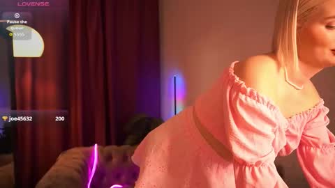  Amelia  online show from November 28, 5:48 am