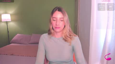 Amelie Graham online show from February 12, 2:10 pm