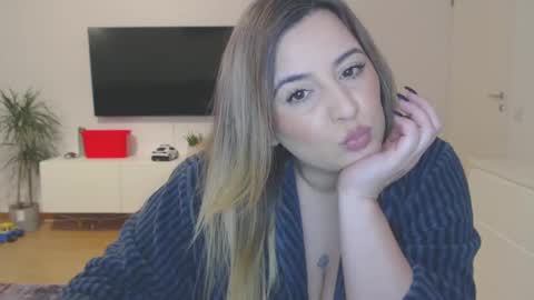 ameliesander online show from December 13, 3:05 am