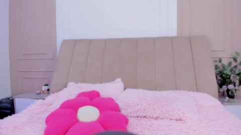 Amelia online show from April 19, 9:39 pm