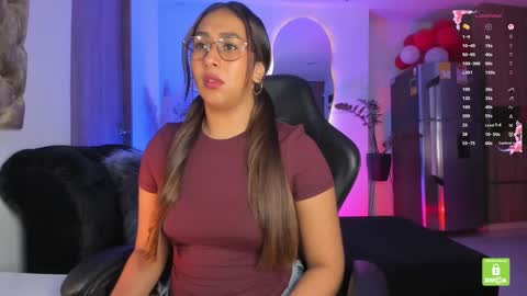 Snapshot of amelyamann chatting on October 2, 1:32 pm          online show from October 2, 1:32 pm