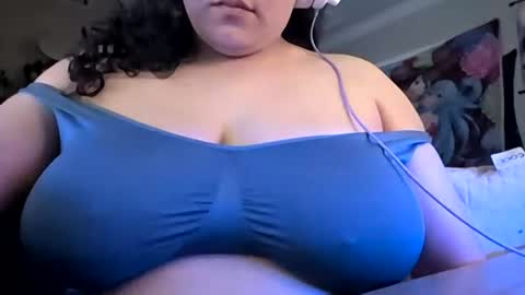 amicia17 online show from August 8, 11:31 am