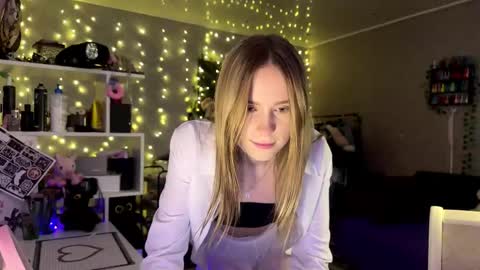 Amily online show from March 5, 1:42 pm