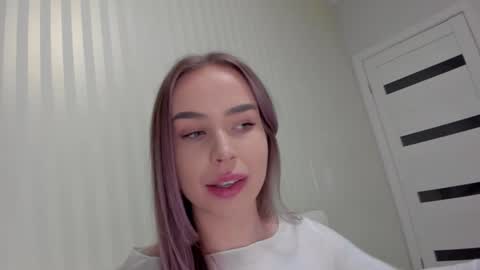 Snapshot of aminaswan_ chatting on October 23, 7:54 am Kristina online show from October 23, 7:54 am