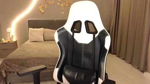 Ammy  dont forget to thumbs up me  online show from December 15, 3:57 am