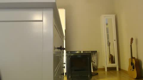 miss unforgettable online show from March 3, 2:47 am