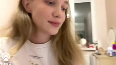 Snapshot of amy_meoww chatting on October 5, 4:47 pm amy_meoww online show from October 5, 4:47 pm