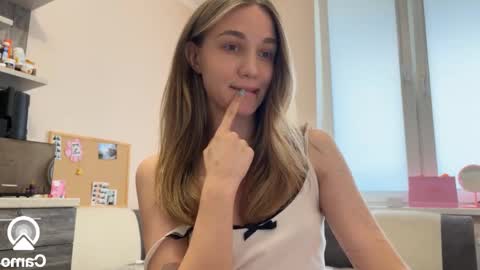 Snapshot of amy_meoww chatting on March 10, 11:45 am amy_meoww online show from March 10, 11:45 am