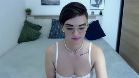 Snapshot of amylexy chatting on September 29, 8:08 pm Hi there guys  My pleasure in your hands  pvt is open online show from September 29, 8:08 pm