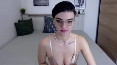 Snapshot of amylexy chatting on December 16, 7:37 am Hi there guys  My pleasure in your hands  pvt is open online show from December 16, 7:37 am