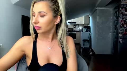 amyroberta92 online show from November 15, 8:27 am