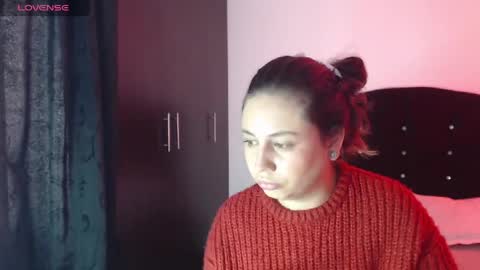 ana_arms_ online show from April 7, 3:36 pm