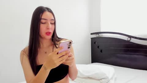 Snapshot of ana_castilo chatting on January 3, 11:35 am Ana  IG an castillo 1 online show from January 3, 11:35 am
