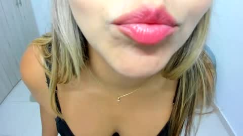 Ana online show from April 2, 10:38 pm