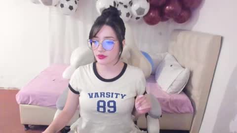 Snapshot of ana_ruuh chatting on September 16, 9:18 pm Im anna but you can call me as you want online show from September 16, 9:18 pm