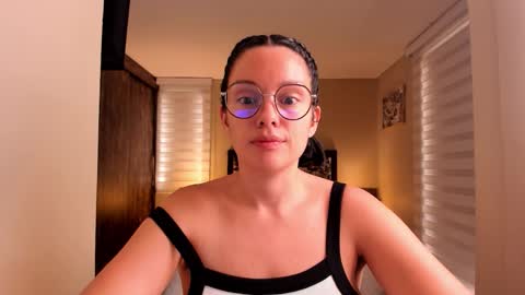 Anabel online show from December 2, 4:05 pm