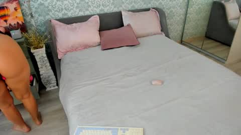   Ana   online show from April 22, 8:10 am