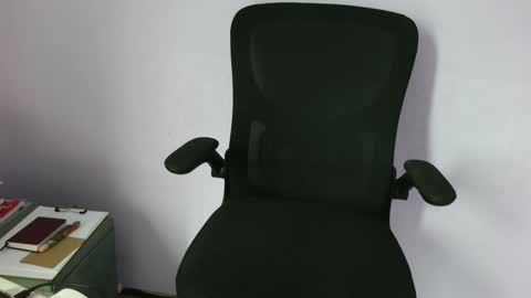 anabelucci_ online show from April 21, 4:03 pm