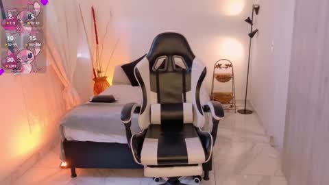 ANABEL WOLF  online show from November 19, 5:01 pm