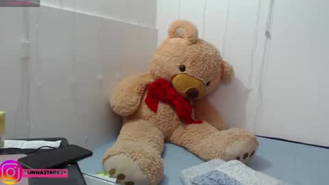 Anahi Browns online show from November 4, 7:04 pm