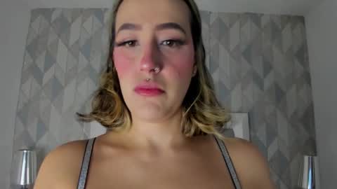 Snapshot of anais_cooper chatting on October 23, 11:12 am online show from October 23, 11:12 am