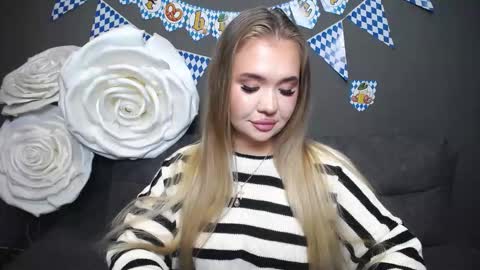 anastacyyellig online show from October 5, 7:32 pm