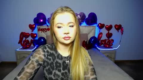 anastacyyellig online show from February 4, 6:36 am