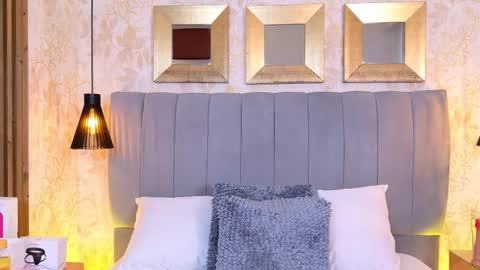 Mia online show from December 16, 12:44 pm