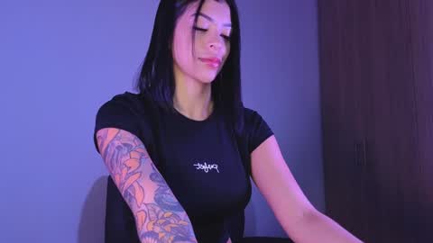Snapshot of andrea_torres_ chatting on February 7, 11:24 pm online show from February 7, 11:24 pm