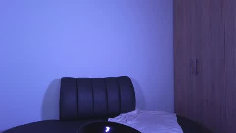 Snapshot of andrea_torres_ chatting on January 22, 5:26 am online show from January 22, 5:26 am