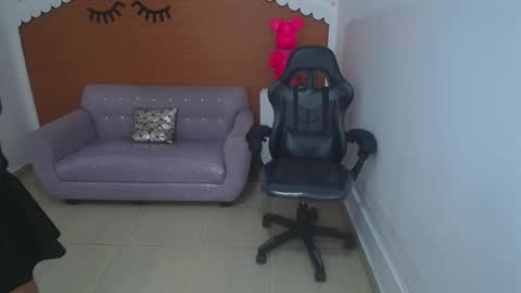 Andrea online show from March 6, 7:43 pm