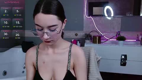 andreajohnsons online show from May 15, 8:34 am